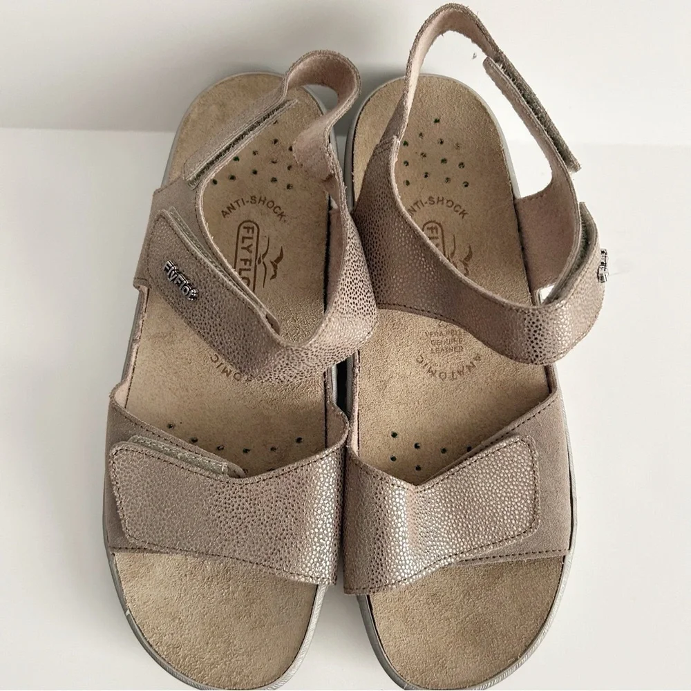 Fly Flot Sandals